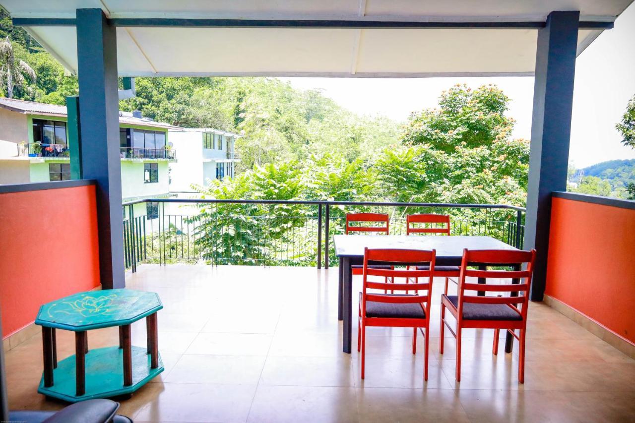 Funk Bunk - Mount View Lodge Kandy Exterior foto