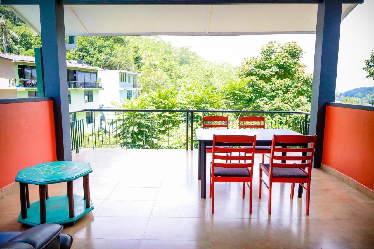 Funk Bunk - Mount View Lodge Kandy Exterior foto